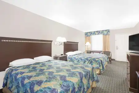 Super 8 by Wyndham Corpus Christi - 5