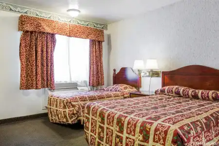 Monterey Fairgrounds Inn - 1