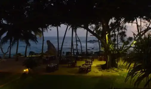 Sri Gemunu Beach Resort - 11