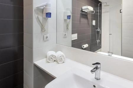 B&B Barcelona Viladecans - 34