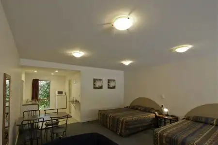 Lake Point Motel - 26