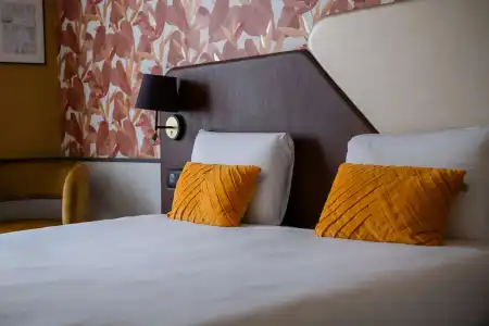 Hôtel Kyriad Paris 10 — Canal Saint Martin-République - 4