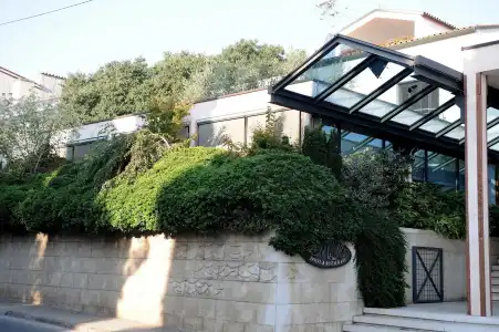 & Restaurant Milan - 0