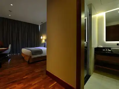 The Avenue - 38