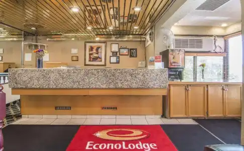 Econo Lodge Motel Village - 29