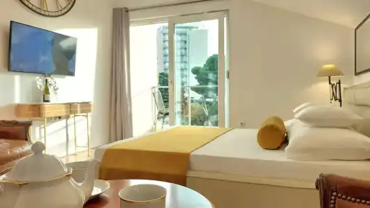 Refresh Boutique Apartments - 84