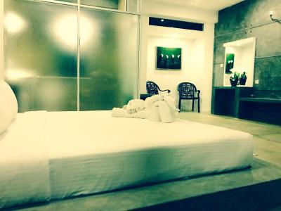 8 Plus Motels - 4