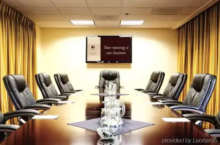 DoubleTree by Hilton Bakersfield - 16