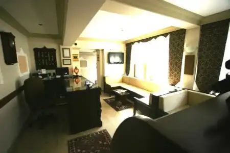 Peninsula Grand - 9