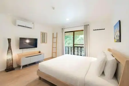 Dolphin Bay Beach Resort - 4