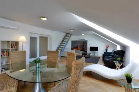 James & Apartments - 11
