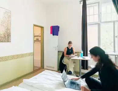 Three Little Pigs Hostel - Your Berlin Castle - 46