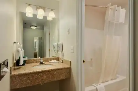 Baymont by Wyndham Bellingham - 36