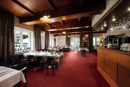 Carl Inn - 16