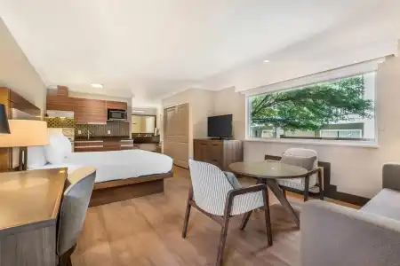 Best Western Plus Burnaby - 33