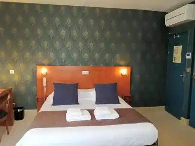 Logis Hôtel la Brèche - Restaurant Berthelot - 36