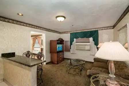 St. George Inn & Suites - 1