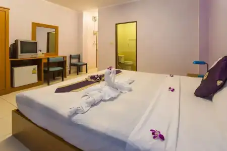 Room in Guest Room - Bucintoro Restaurant & Guesthouse Belvedere - 10 Minutes From Patong Beach - 21