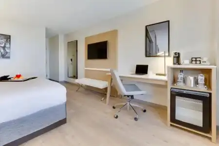 Radisson Phoenix Airport - 54