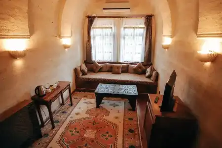 Melis Cave - 70