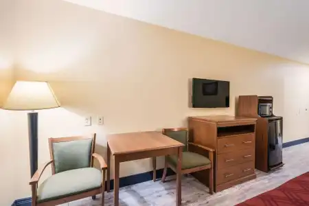 Econo Lodge Inn & Suites Little Rock SW - 2