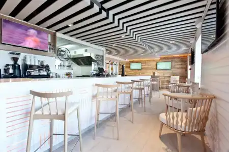 Ryans La Marina - 24