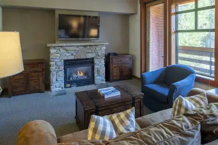 The Village Lodge - 33