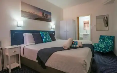 Ocean Breeze Motel - 17