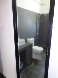 Star White Negombo - 15