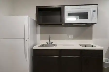 WoodSpring Suites Bakersfield East - 12