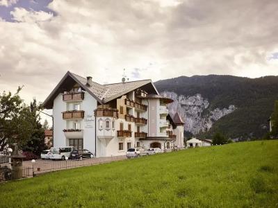 Belvedere & Paradise Club Center - 24