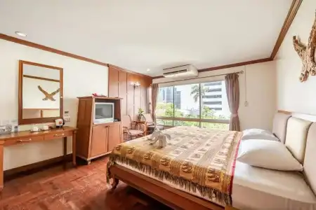 Royal Ivory Sukhumvit Nana - 61