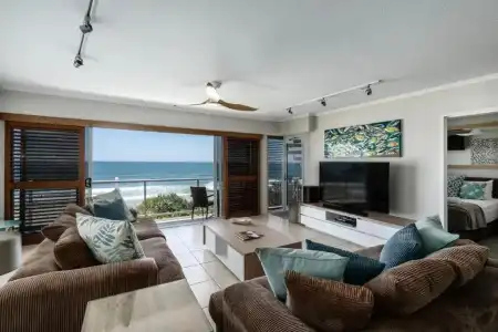 Rolling Surf Resort - 330