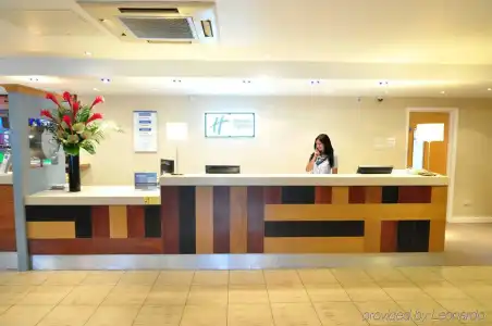 Holiday Inn Express London - Park Royal by IHG - 9