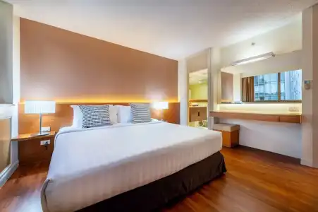 Bandara Silom Suites - 100