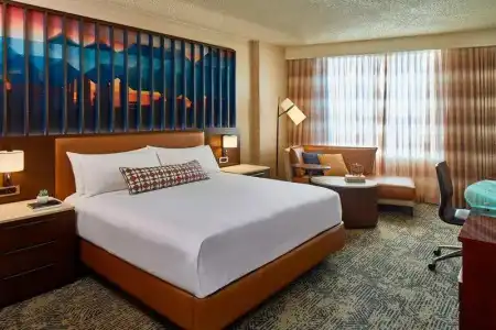 Renaissance Dallas - 36