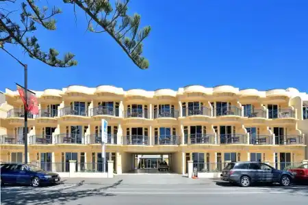 Shoreline Motel - 7