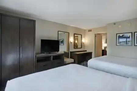 Embassy Suites by Hilton Seattle Bellevue - 4