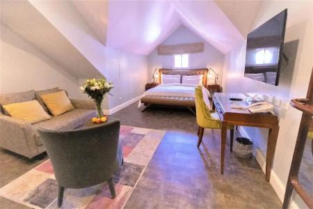 Carmella Boutique - Spa & Shelter Access - 59