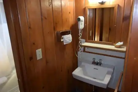 Park Motel and Cabins - 238