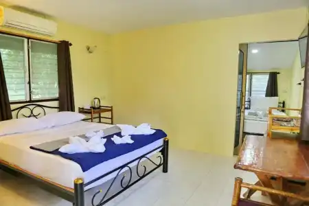 TP Hut Bungalows - 33