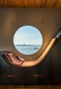 Botel - 18