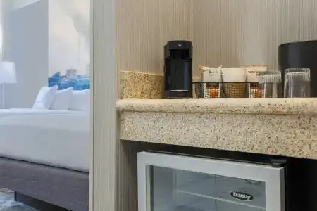 Courtyard by Marriott Pittsburgh Downtown - 3