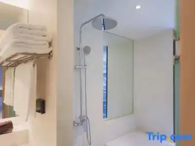 Balcony Seaside Sriracha & Serviced Apartments (SHA Extra Plus) - 277