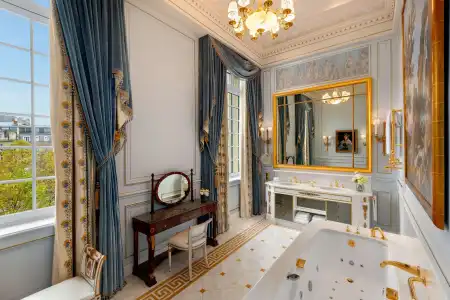 Shangri-La Paris - 92