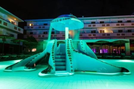Dodeca Sea Resort by Forums - 1