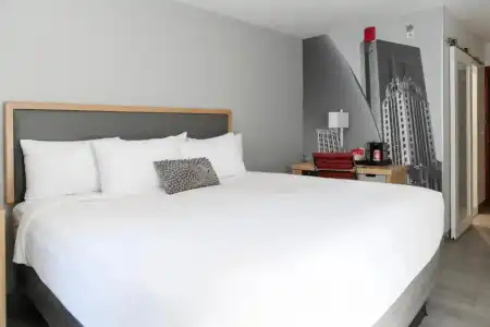 Saint Clair- Magnificent Mile - 33