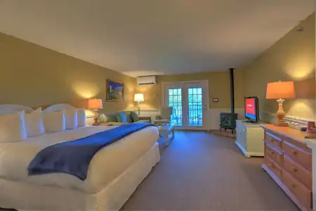 Spruce Point Inn - 3