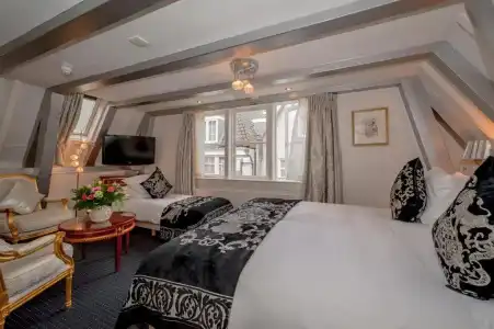 Ambassade - 44