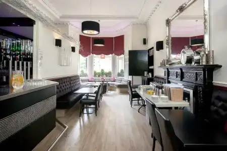 Revolver Edinburgh - 19